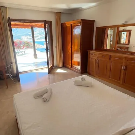 Canada Villa *